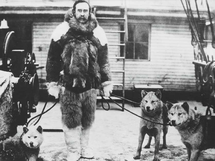 Robert Edwin Peary Robert Edwin Peary (Cresson, 1856– 1920), esploratore americano, il primo a raggiungere il Polo Nord nel 1909, con i suoi cani a bordo di un battello.
© De Agostini Picture Library
