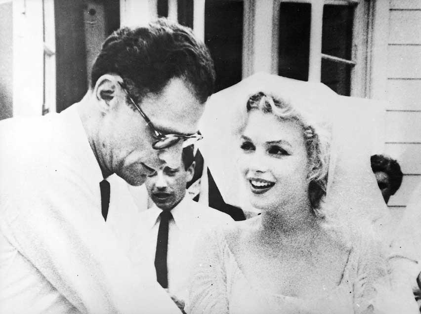 Marilyn Monroe e Arthur Miller, giorno del matrimonio Marilyn Monroe (1926-1962) con Arthur Miller (1915-2005), il giorno del loro matrimonio a San Francisco il 29 giugno 1956.
© De Agostini Picture Library.