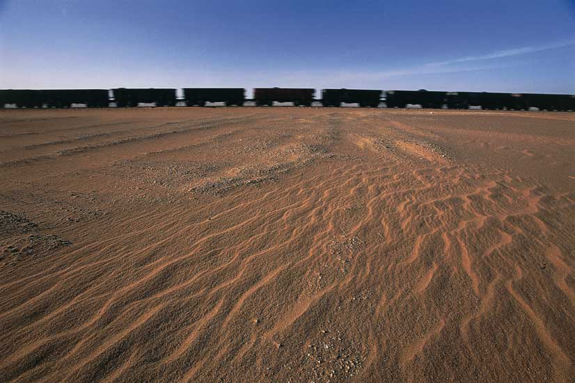vagoni attraversano il deserto Dintorni di Zouerat (Mauritania), vagoni ferroviari attraversano il deserto.
De Agostini Picture Library
