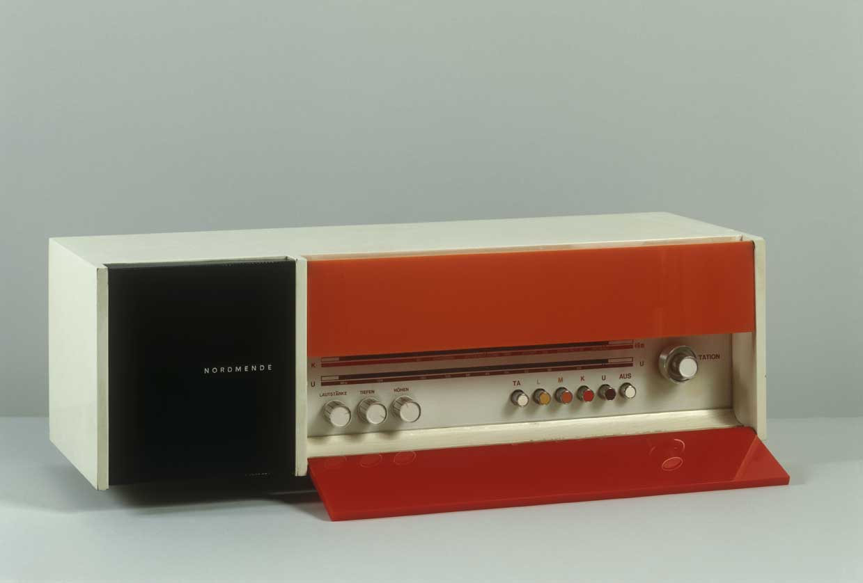 Radio Nordmende Radio Nordmende, fine anni Sessanta del Novecento.
De Agostini Picture Library