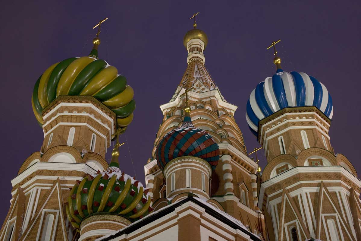 Le cupole della Cattedrale di San Basilio (sovor Vasilija Blažennovo), costruita nella Piazza Rossa di Mosca da Ivan IV di Russia (XVI secolo).
De Agostini Picture Library