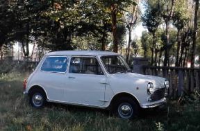 Automobile. Innocenti Mini Minor MK2, derivata dalla Mini inglese.De Agostini Picture Library / A. De Gregorio