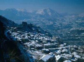 Basilicata. Veduta invernale di Lauria.De Agostini Picture Library/M. Pedone