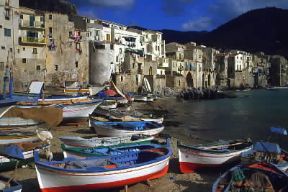 Sicilia . Il porticciolo di CefalÃ¹.De Agostini Picture Library/M. Leigheb