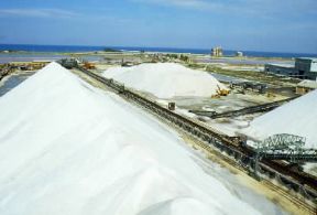 Puglia. Veduta delle saline di Margherita di Savoia.De Agostini Picture Library/M. Pedone