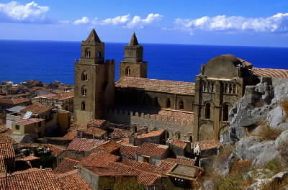 Sicilia . La cattedrale di Cefalù.De Agostini Picture Library/M. Leigheb Sicilia . La cattedrale di Cefalù.De Agostini Picture Library/M. Leigheb
