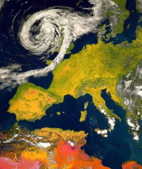 Italia . Una foto dal satellite mostra addensamenti nubiformi sulla zona centro-meridionale della penisola.DLR Italia . Una foto dal satellite mostra addensamenti nubiformi sulla zona centro-meridionale della penisola.DLR