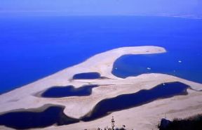 Sicilia . I laghetti di Tindari, promontorio roccioso della costa nord-orientale dell'isola, nei pressi di Messina.De Agostini Picture Library/F. Tanasi